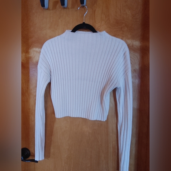 assorted sweaters - Picture 12 of 14